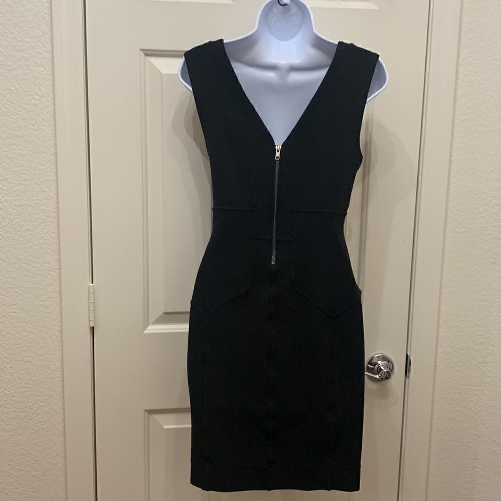 French Connection Size 8 Little Black Dress Scoop Neck Short Sleeve Slimming - Picture 5 of 10